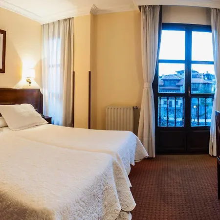 Rocas Hotel Llanes