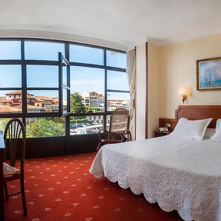 Rocas Hotel Llanes